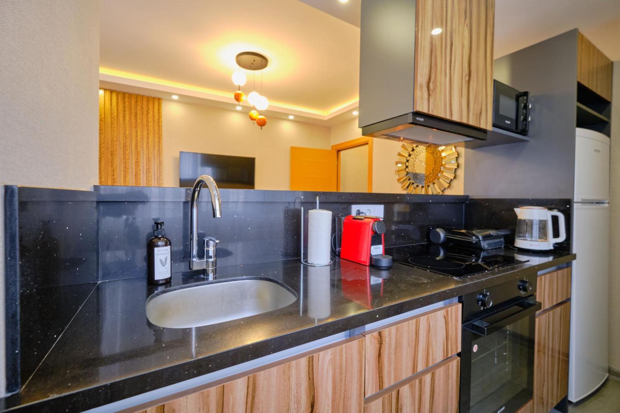 1 Jakuzili Apartment *