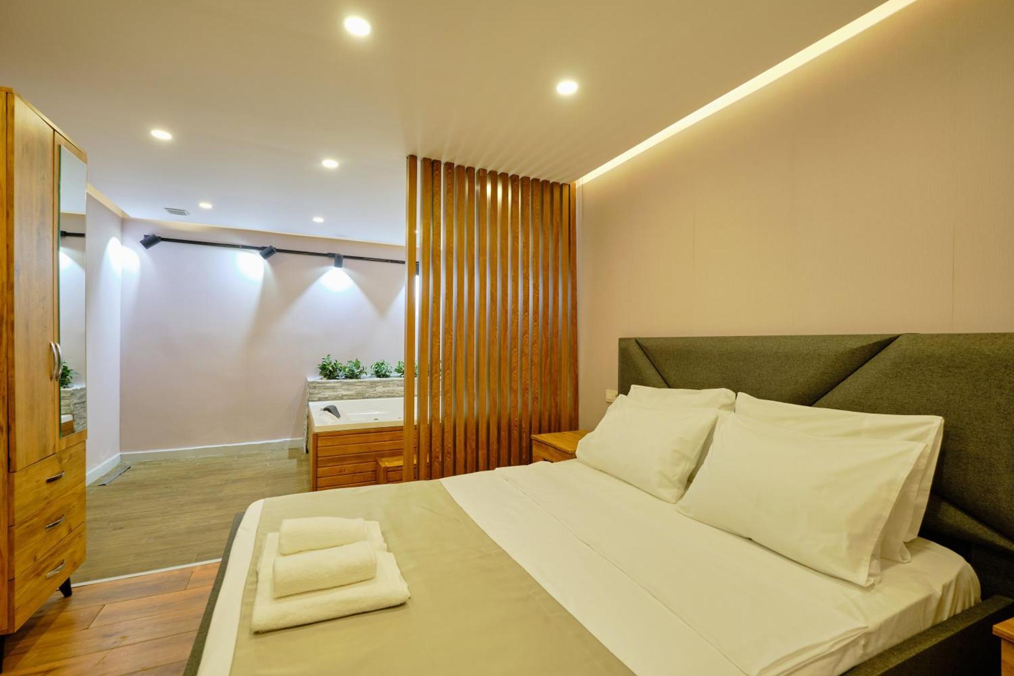 1 Jakuzili Apartment