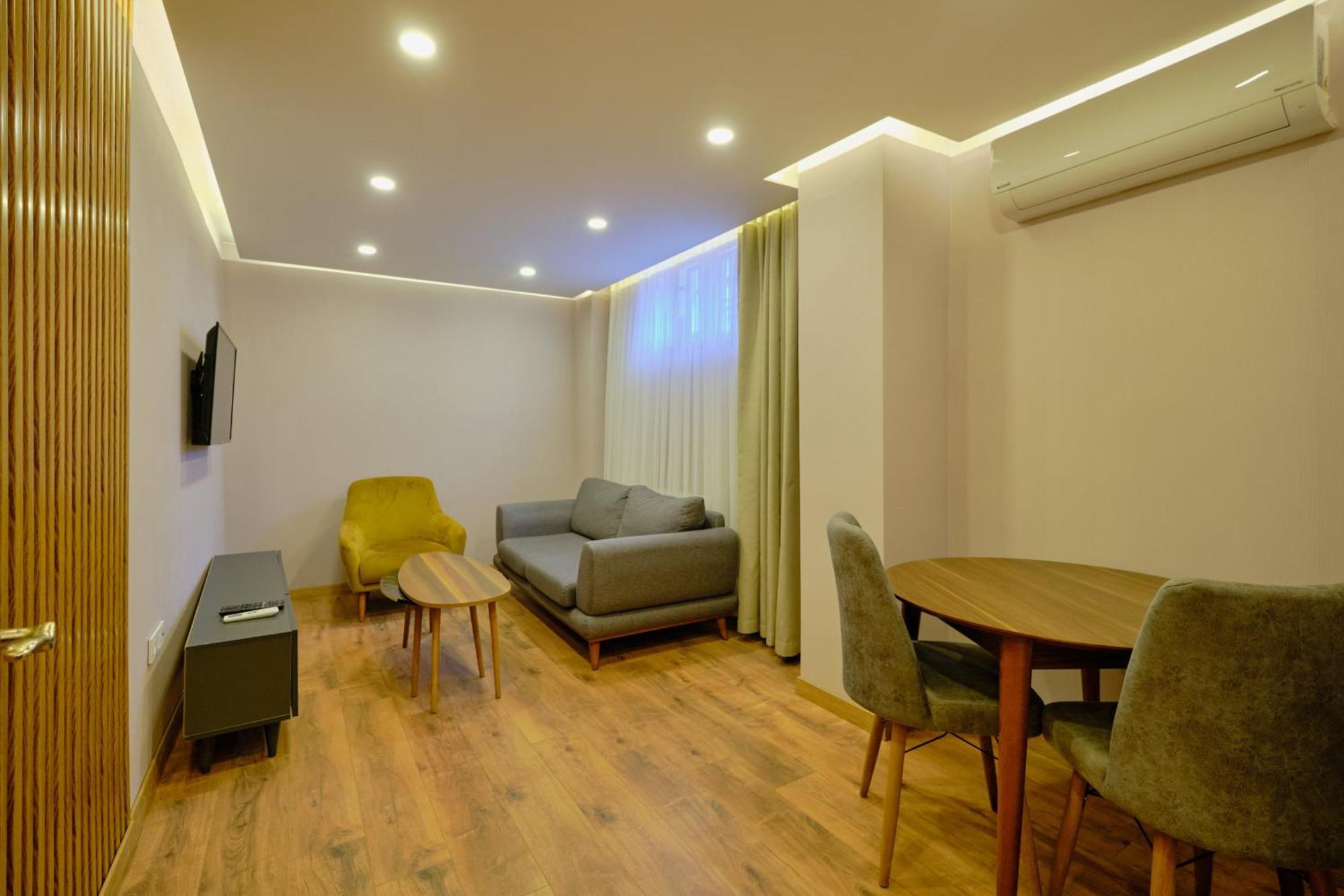 1 Jakuzili Apartment
